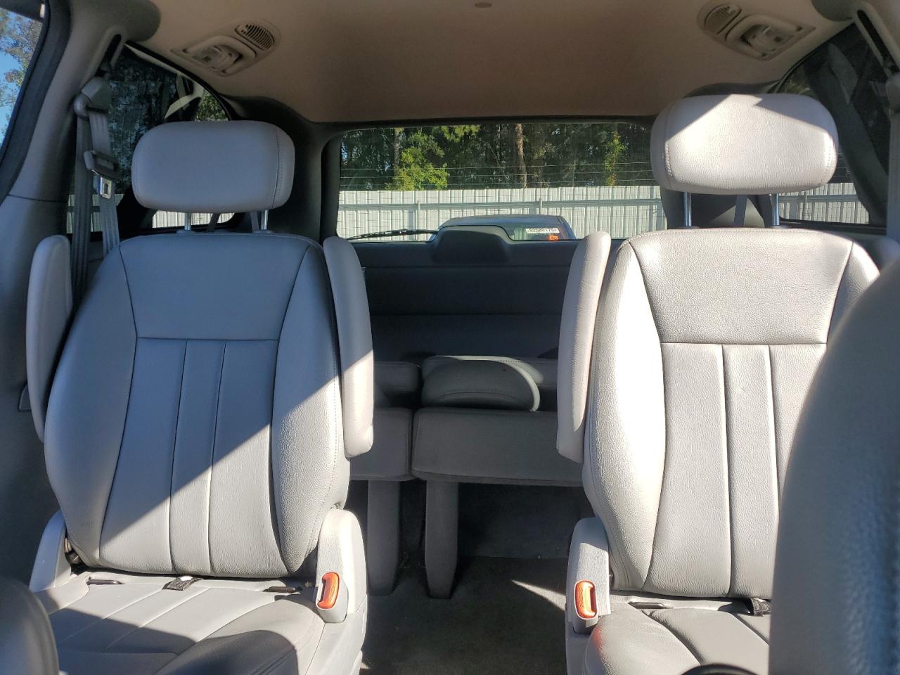 2005 Chrysler Town & Country Touring VIN: 2C4GP54L65R167066 Lot: 82551525