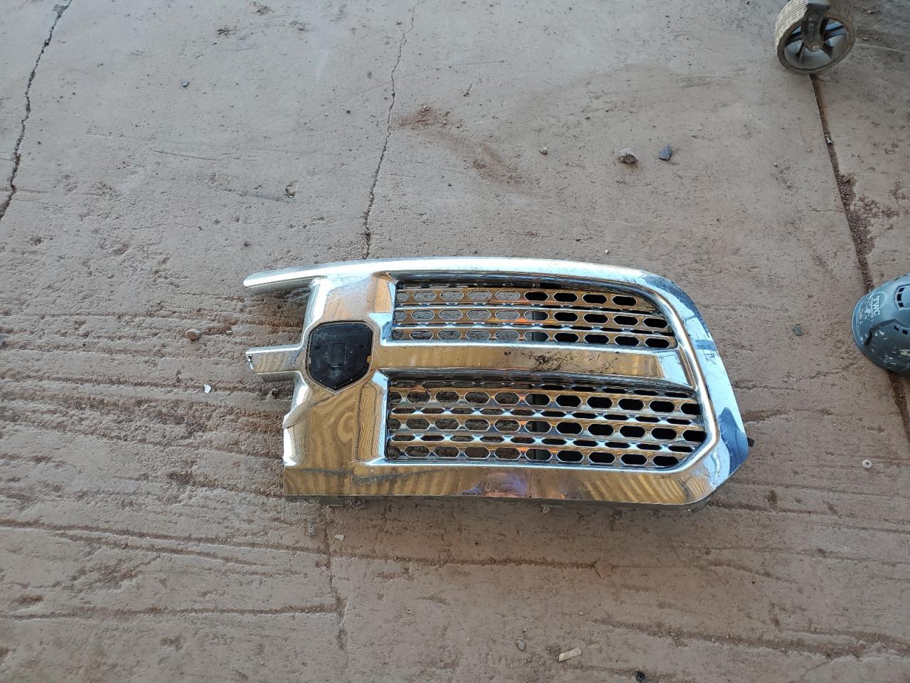 2018 Ram 1500 Laramie VIN: 1C6RR7VM6JS258313 Lot: 82324565