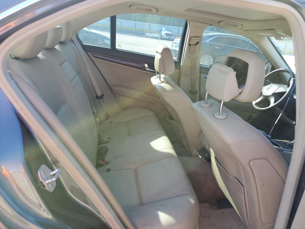 2010 Mercedes-Benz C 300 VIN: WDDGF5EB1AR129811 Lot: 82397935