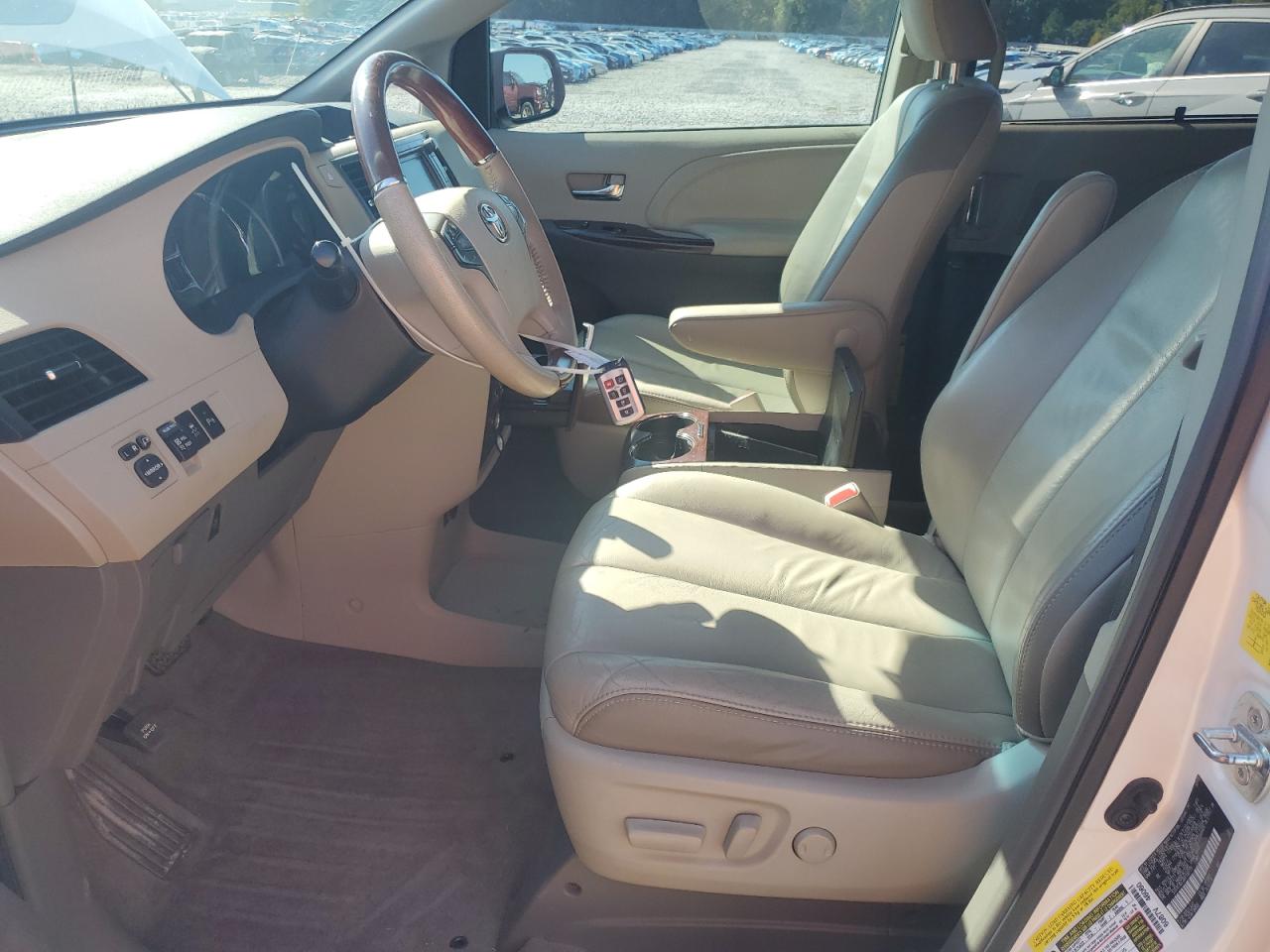 2011 Toyota Sienna Xle VIN: 5TDYK3DC2BS130770 Lot: 85509075