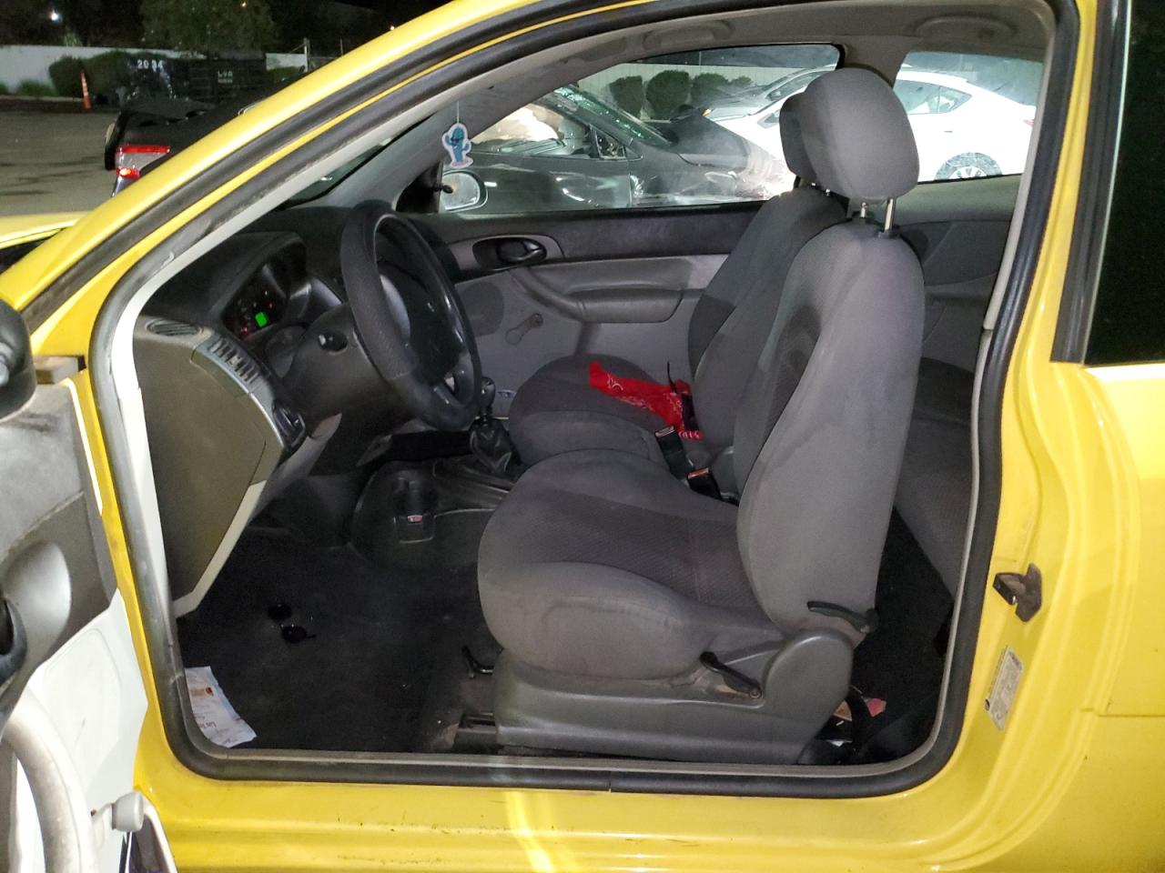 2005 Ford Focus Zx3 VIN: 3FAFP31NX5R156870 Lot: 86586985