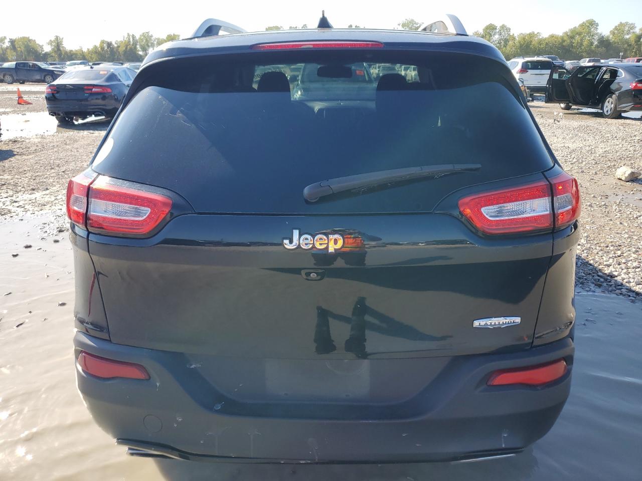 2016 Jeep Cherokee Latitude VIN: 1C4PJLCB5GW371057 Lot: 82666505