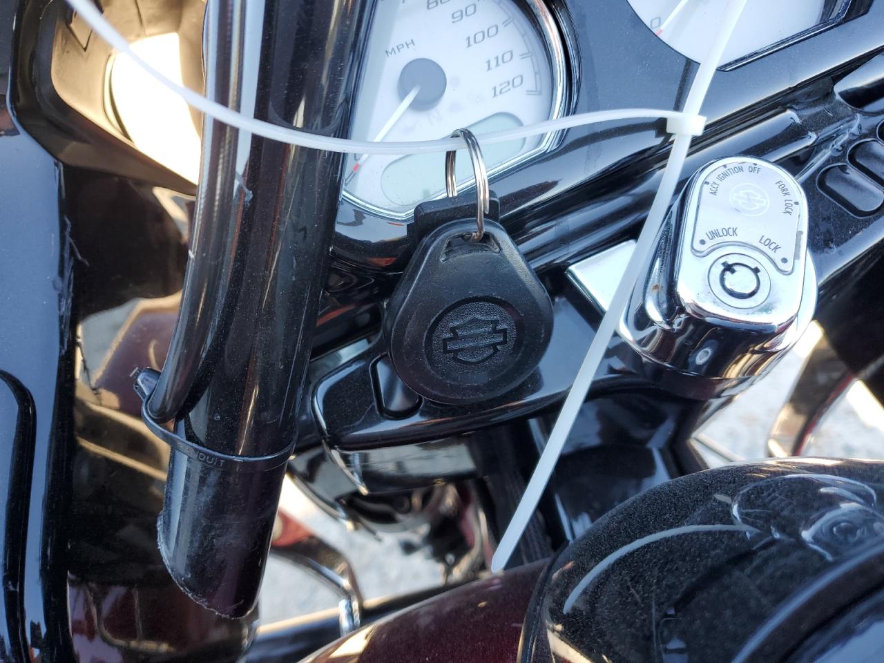 2016 Harley-Davidson Fltrxs Road Glide Special VIN: 1HD1KTM18GB621616 Lot: 80522355