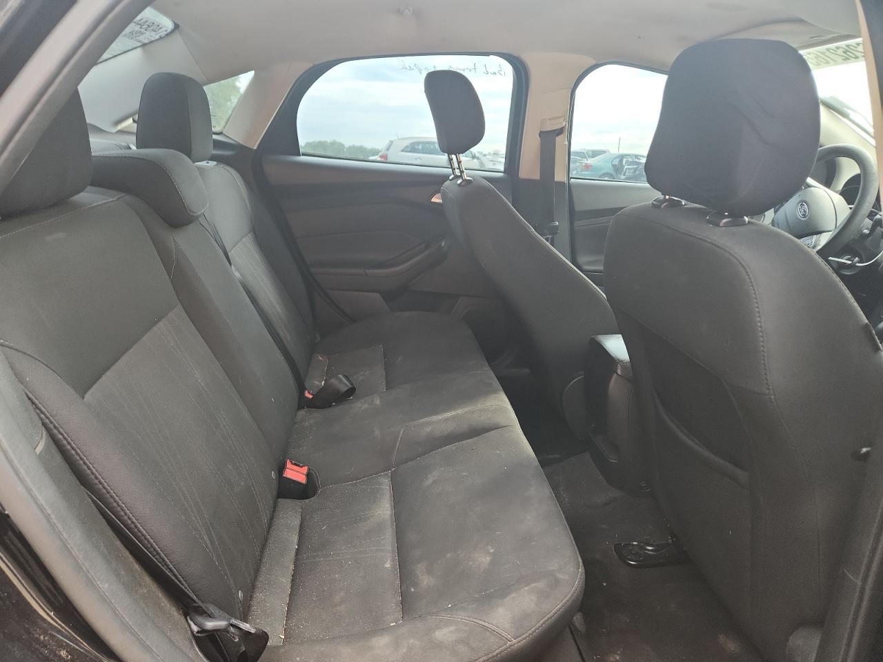 2018 Ford Focus Se VIN: 1FADP3F25JL279863 Lot: 86262165