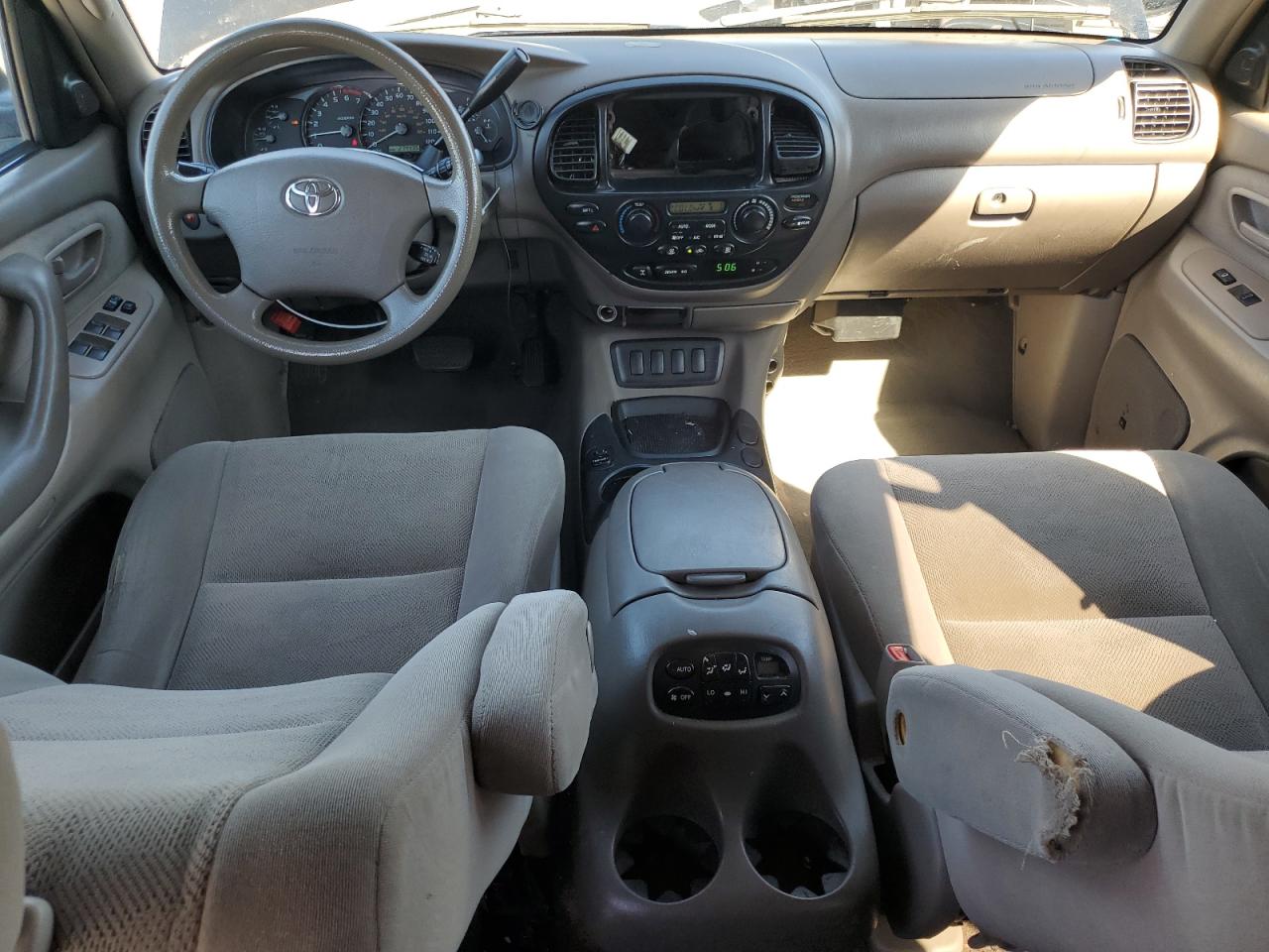2005 Toyota Sequoia Sr5 VIN: 5TDBT44A35S240206 Lot: 85637935
