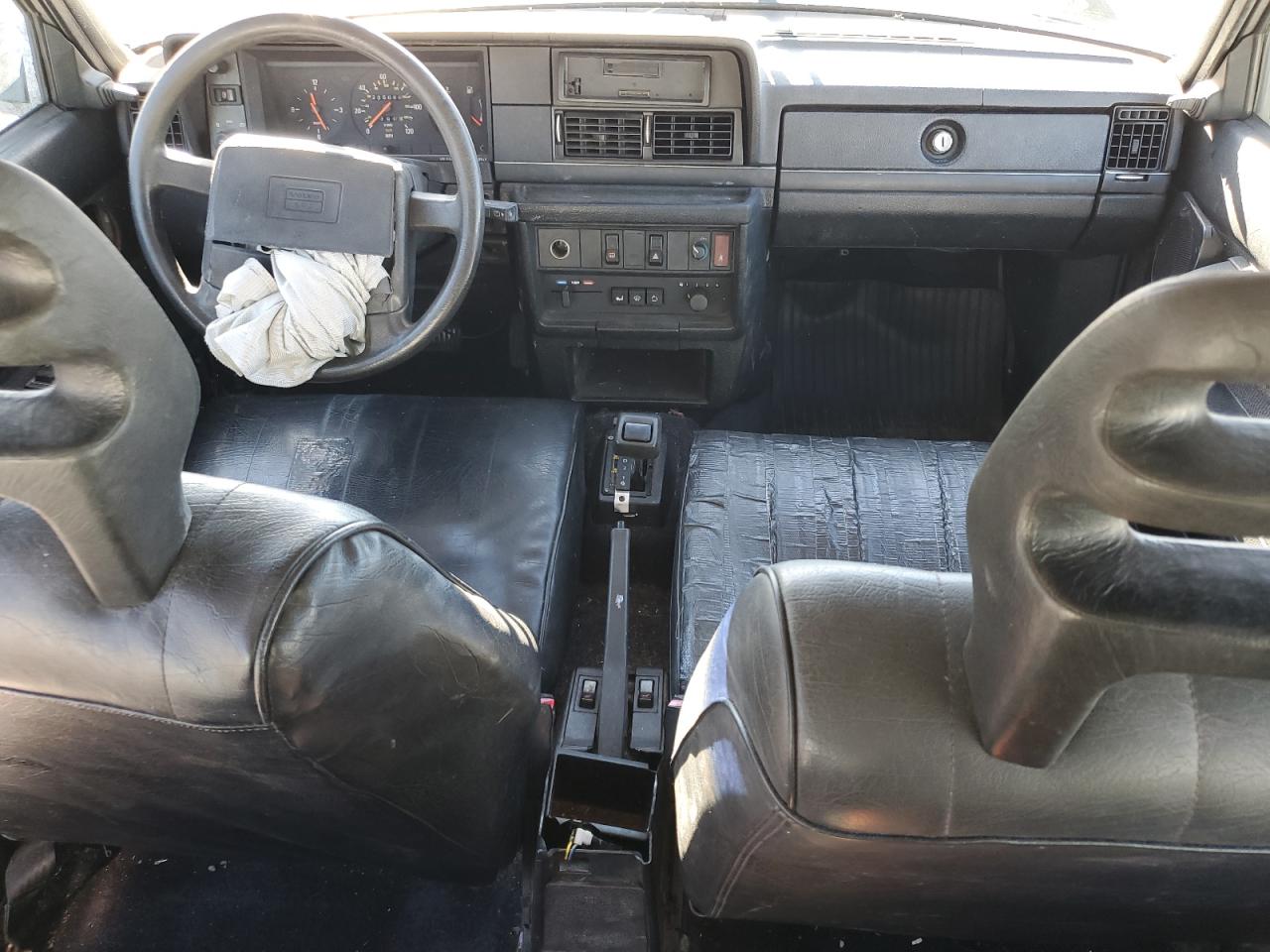 1990 Volvo 240 Base VIN: YV1AA885XL1866653 Lot: 85832325