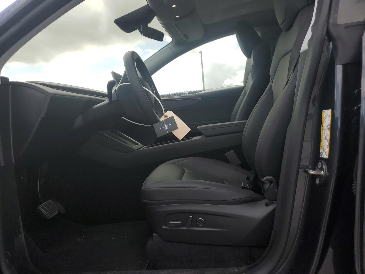 2026 Tesla Model Y VIN: 7SAYGDEE8TA401683 Lot: 85519855