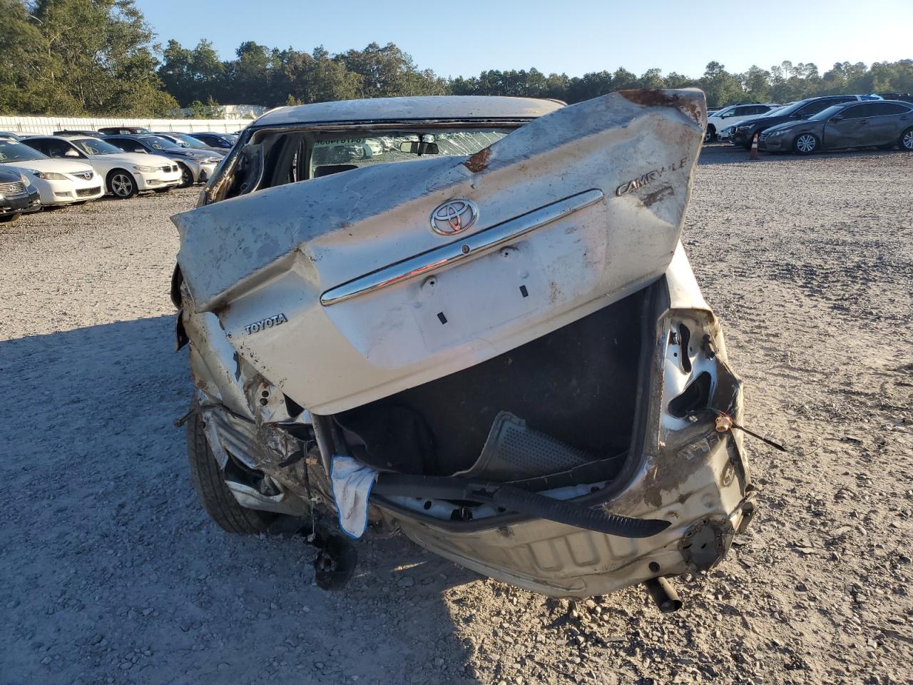 2003 Toyota Camry Le VIN: 4T1BE30K23U695877 Lot: 84781465