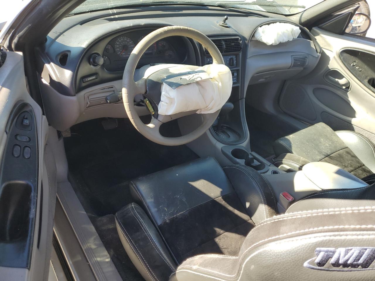 2000 Ford Mustang VIN: 1FAFP4048YF221988 Lot: 82727145