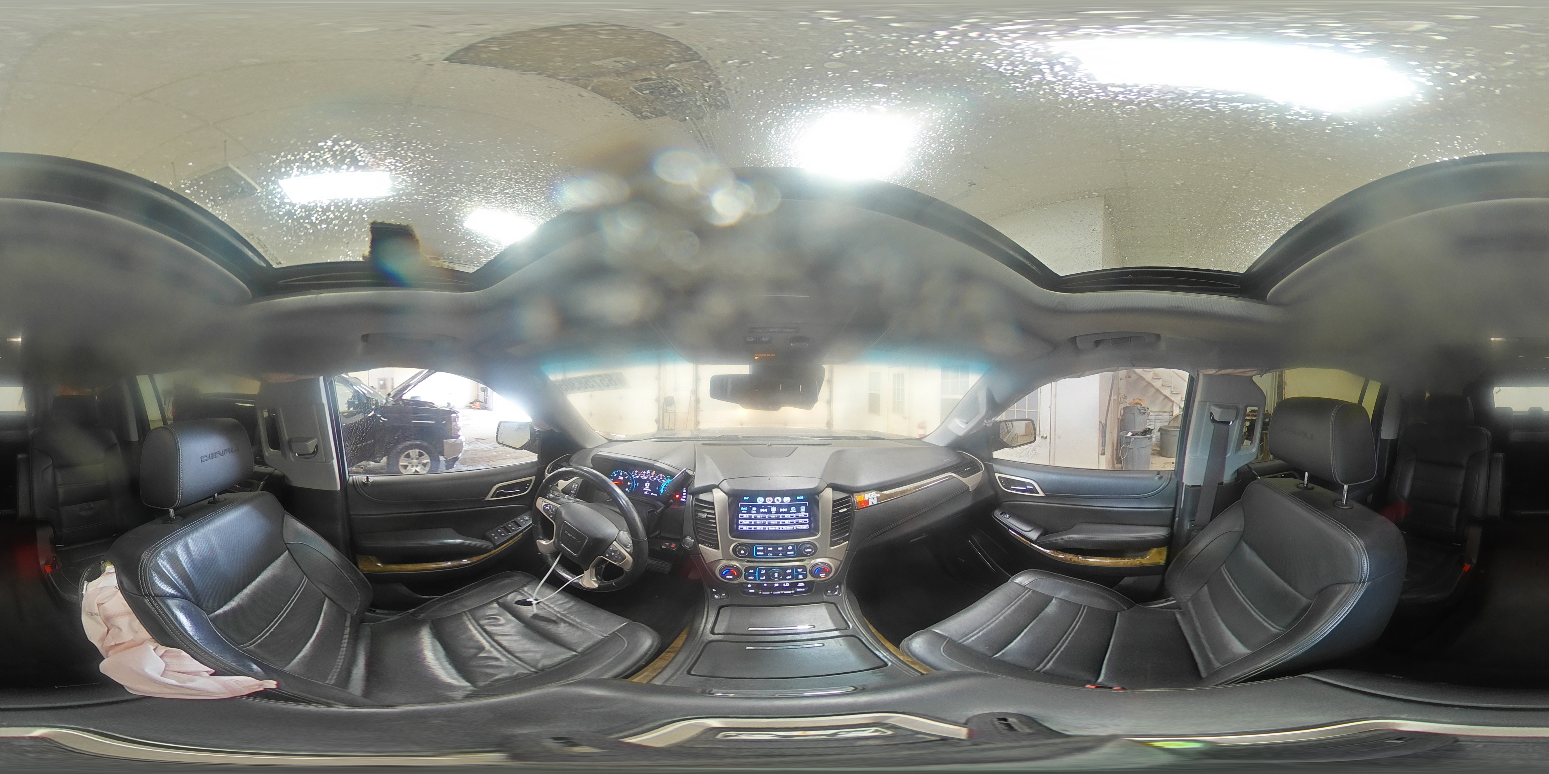 2017 GMC Yukon Xl Denali VIN: 1GKS2HKJXHR207482 Lot: 85758305