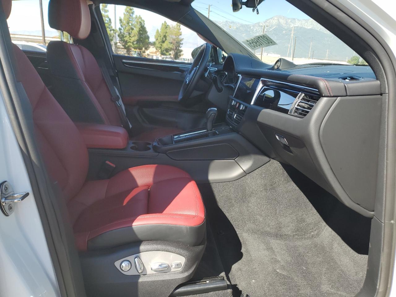 2024 Porsche Macan Base VIN: WP1AA2A55RLB16635 Lot: 82716955