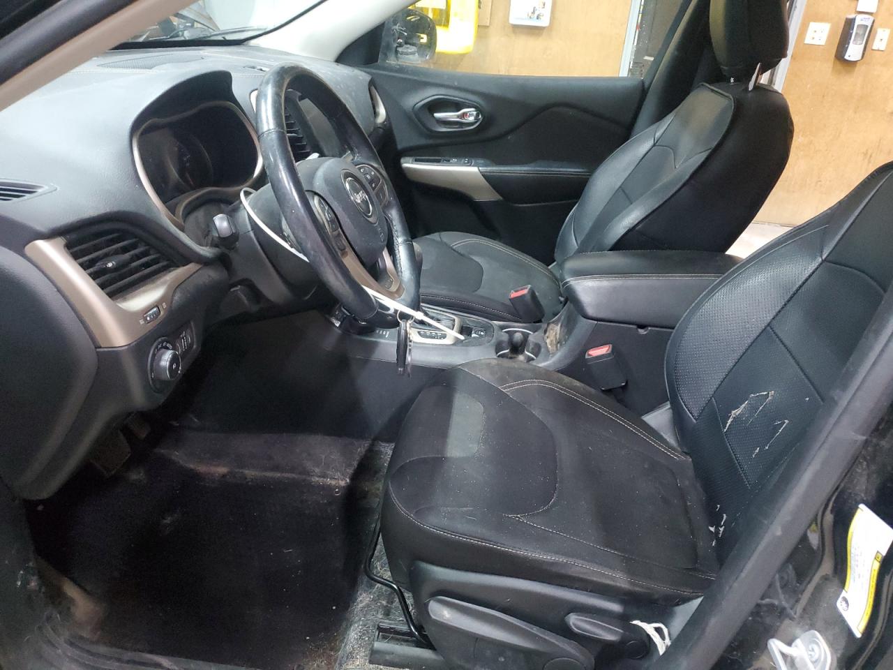 2017 Jeep Cherokee Latitude VIN: 1C4PJMCB7HW611734 Lot: 86543945