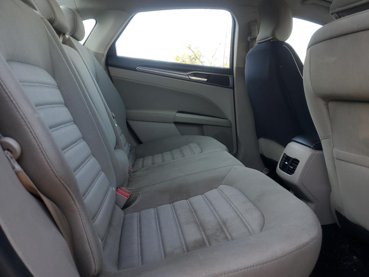 2019 Ford Fusion Se VIN: 3FA6P0LU9KR111210 Lot: 82005915