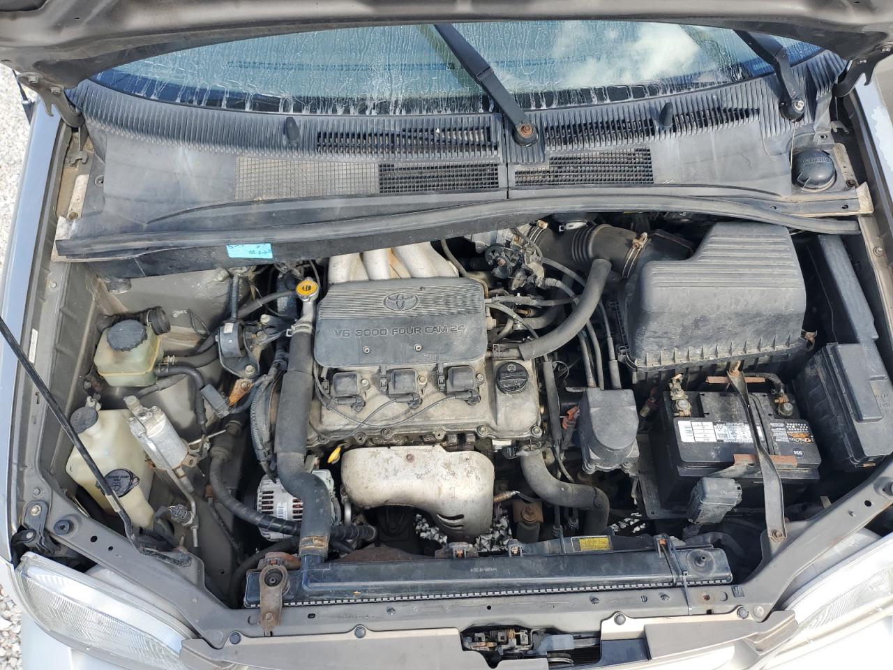 1998 Toyota Sienna Le VIN: 4T3ZF13C4WU065777 Lot: 85560775