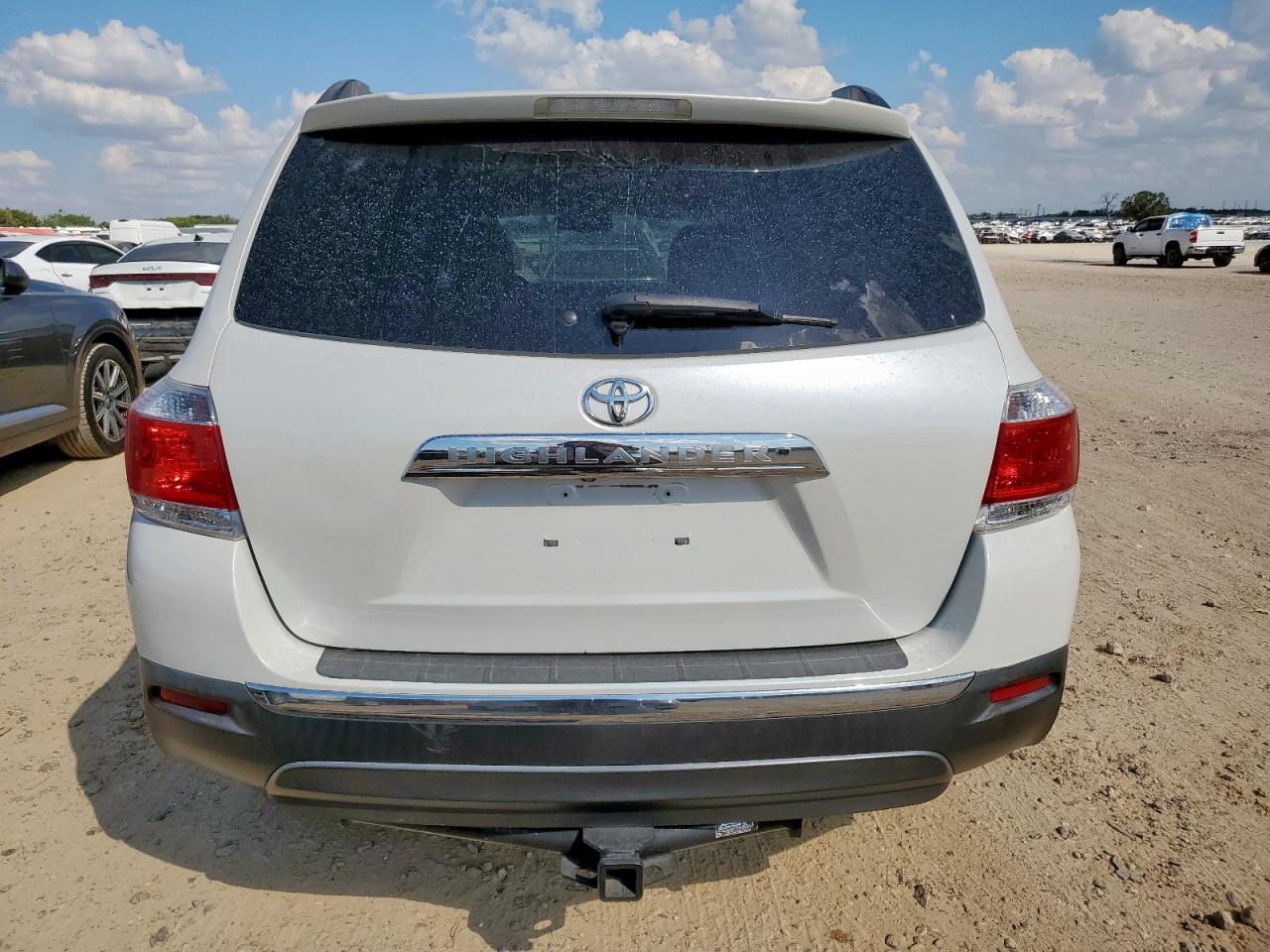 2011 Toyota Highlander Base VIN: 5TDZK3EHXBS029975 Lot: 85879775