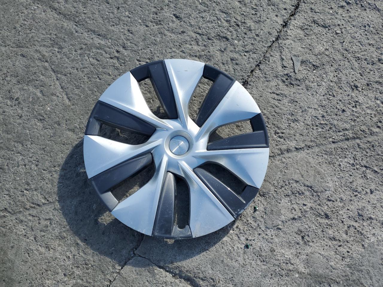 2023 Tesla Model Y VIN: 7SAYGDEE8PA130744 Lot: 86323175