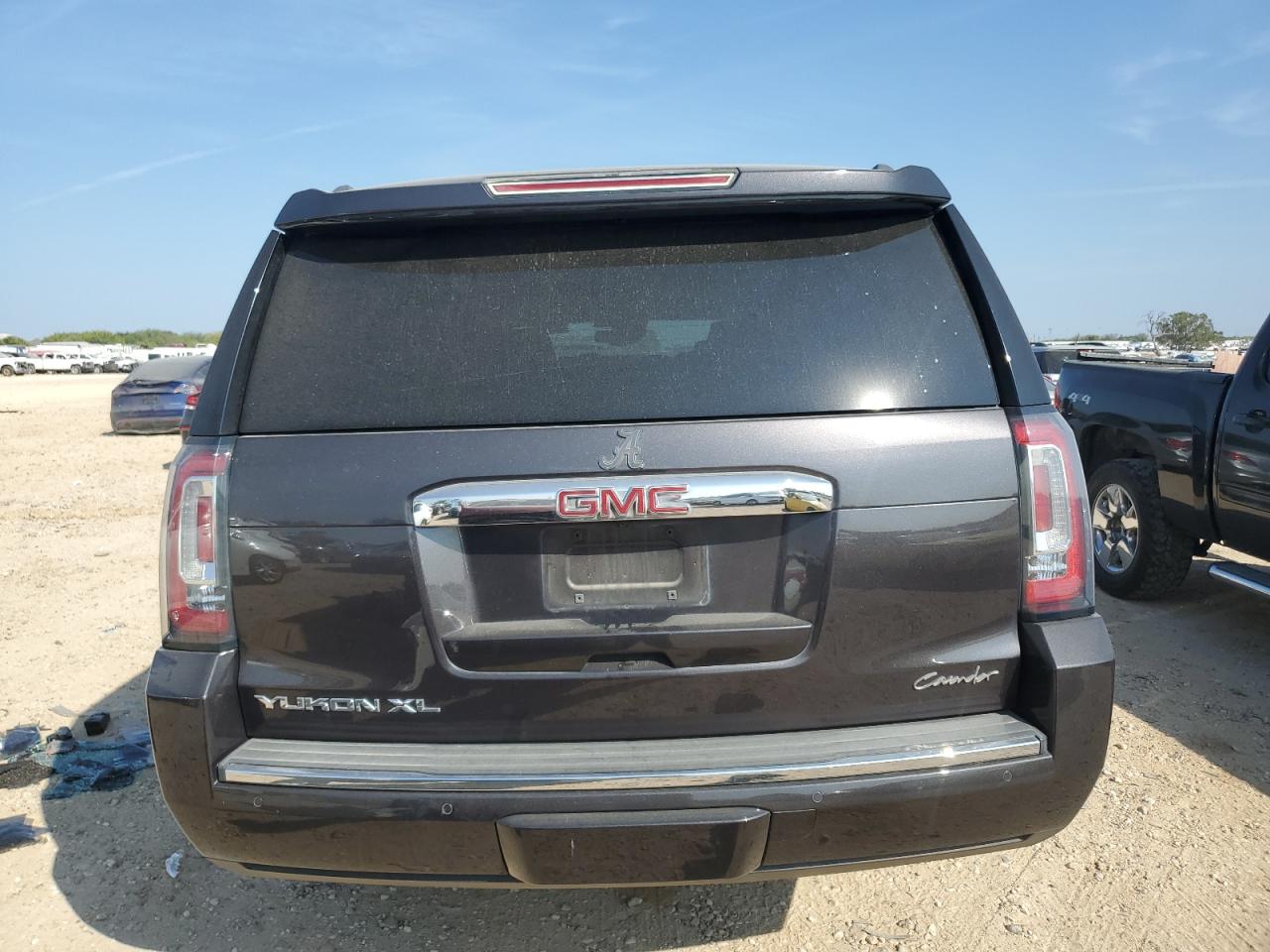 2017 GMC Yukon Xl Denali VIN: 1GKS1HKJ2HR307062 Lot: 89693685