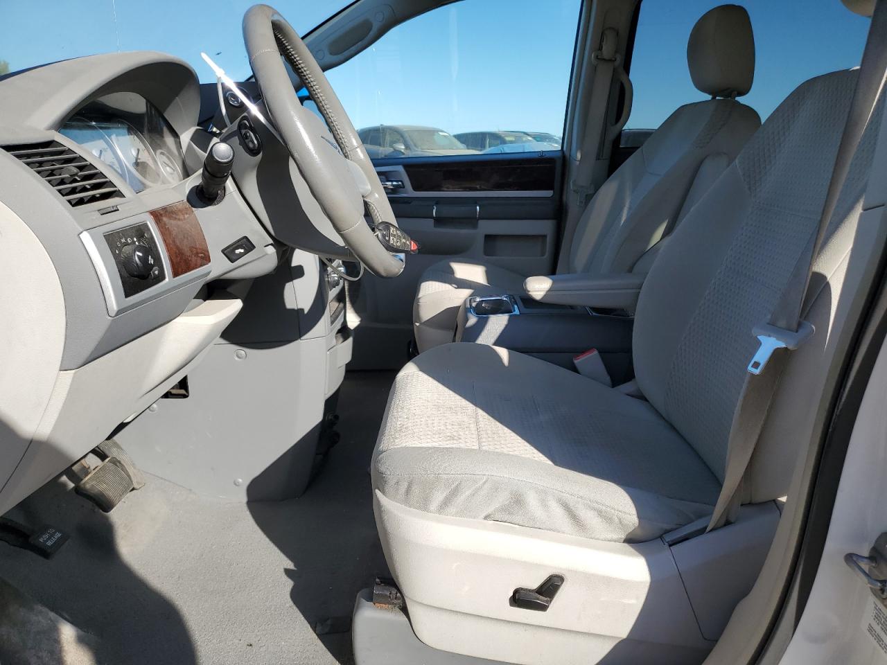 2010 Chrysler Town & Country Touring VIN: 2A4RR5D11AR150164 Lot: 82340285
