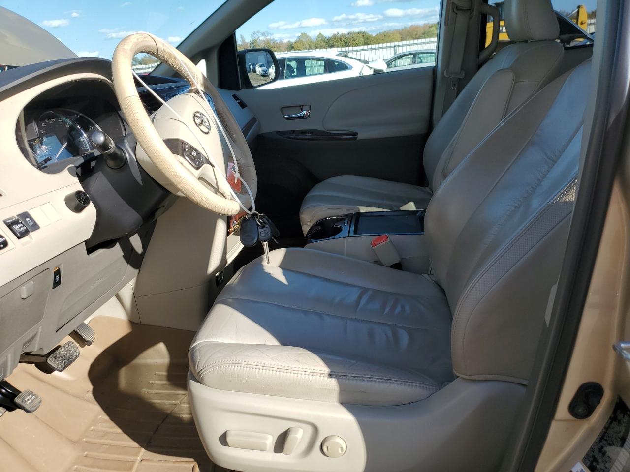 2011 Toyota Sienna Xle VIN: 5TDDK3DC5BS022156 Lot: 87451465