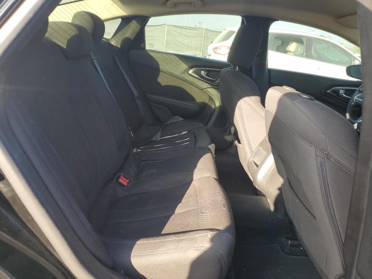 2015 Chrysler 200 Limited VIN: 1C3CCCAB0FN751671 Lot: 86892365