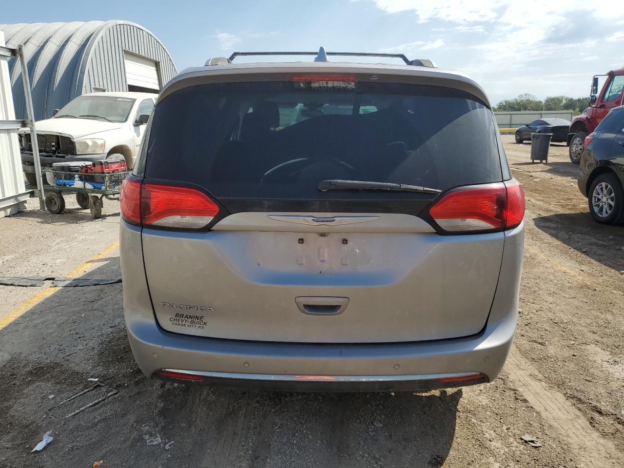 2018 Chrysler Pacifica Touring L VIN: 2C4RC1BG3JR211733 Lot: 84979065