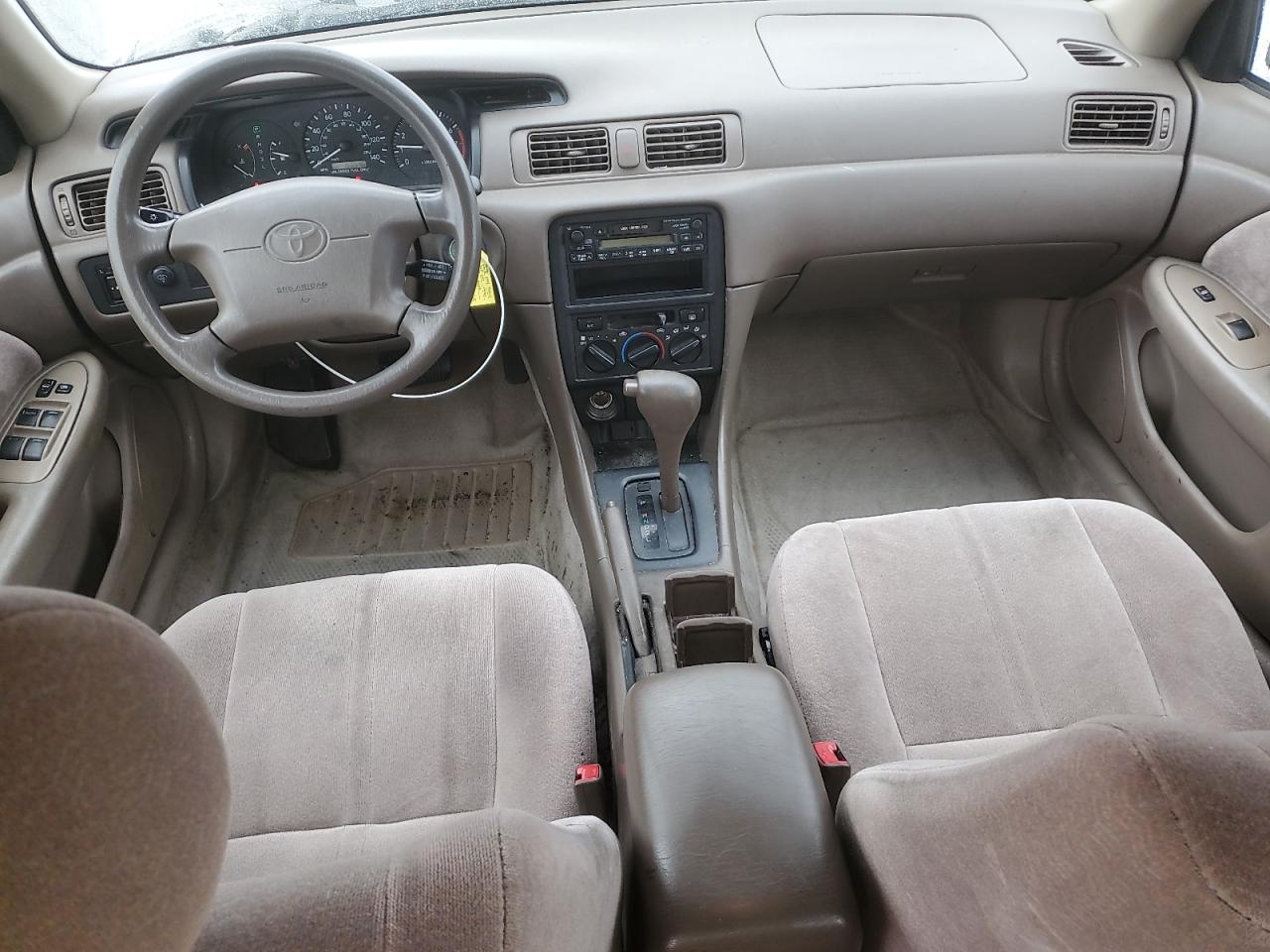 1998 Toyota Camry Ce VIN: JT2BG22K4W0204980 Lot: 81974825