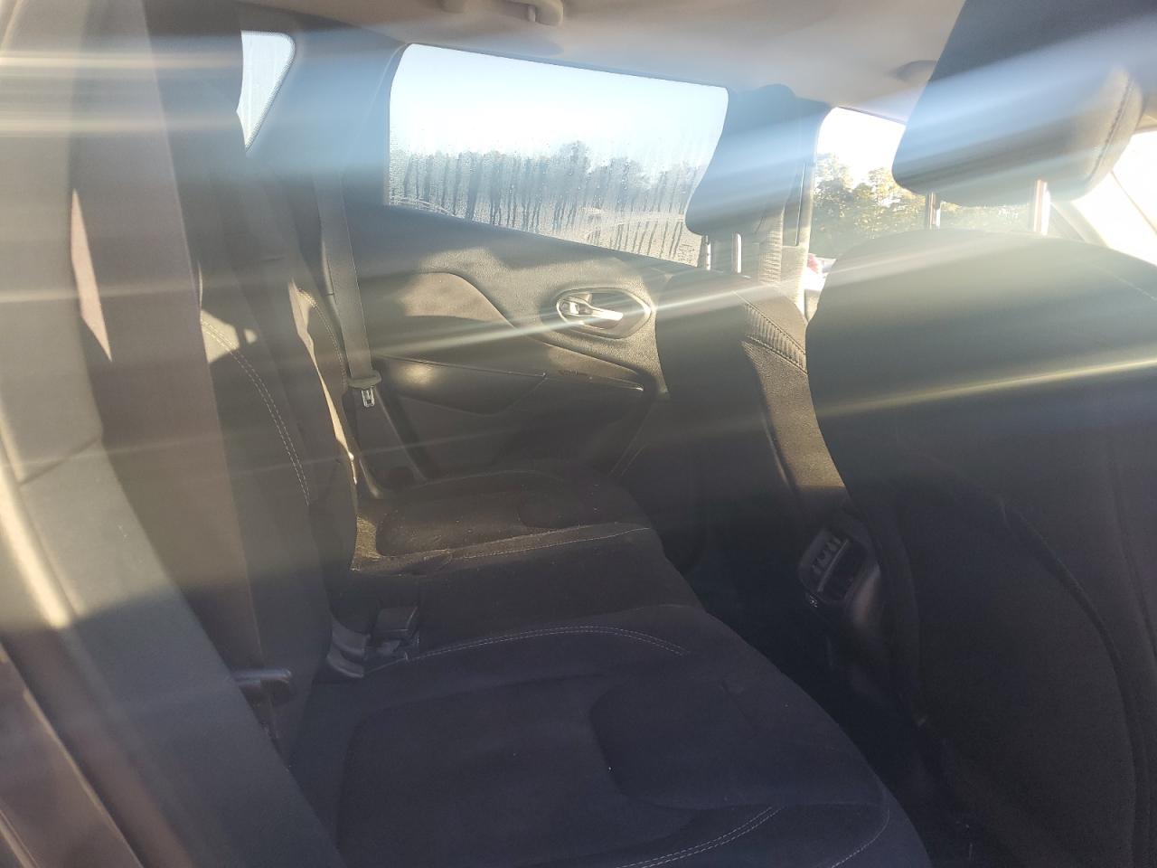 2015 Jeep Cherokee Latitude VIN: 1C4PJMCS7FW583320 Lot: 81977835