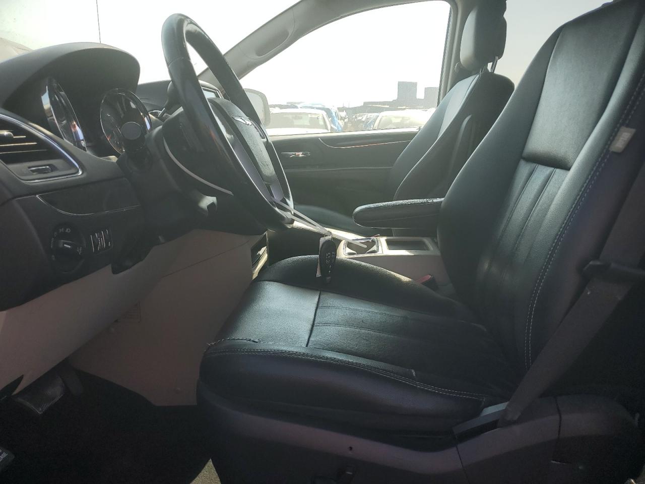 2015 Chrysler Town & Country Touring VIN: 2C4RC1BG9FR565344 Lot: 84783995