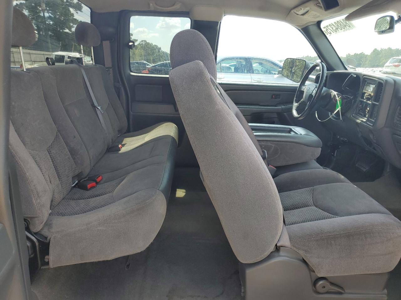 2006 Chevrolet Silverado C2500 Heavy Duty VIN: 1GCHC29U46E282411 Lot: 84884375