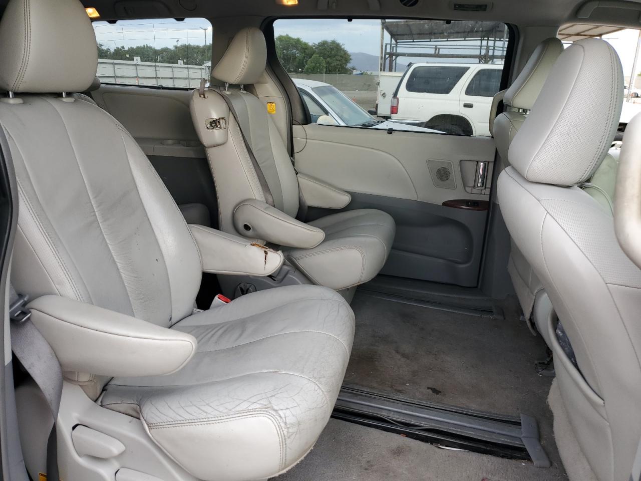2011 Toyota Sienna Xle VIN: 5TDYK3DC5BS024135 Lot: 85577675