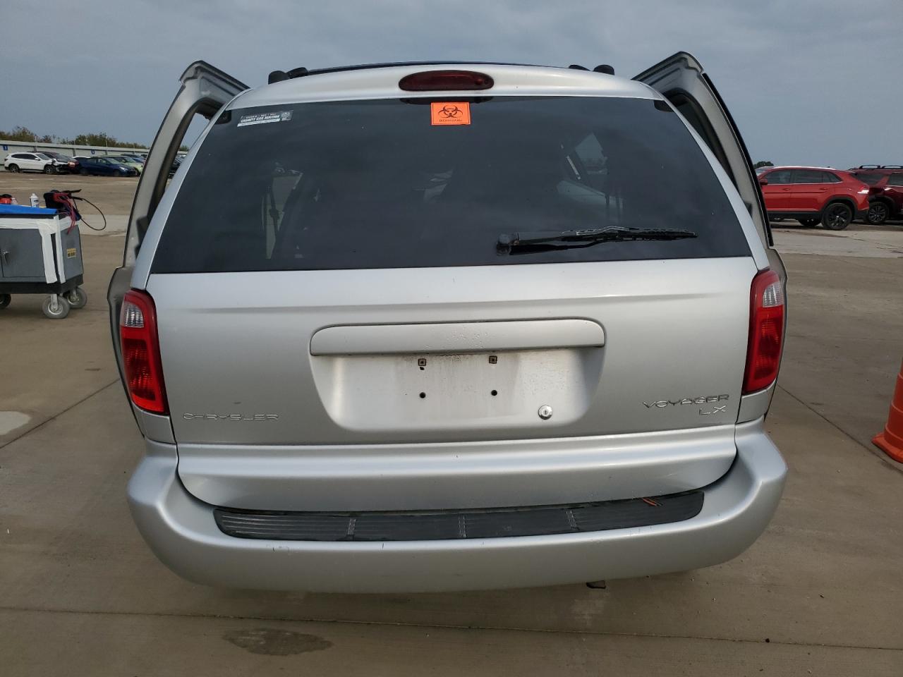 2002 Chrysler Voyager Lx VIN: 1C4GJ45372B731134 Lot: 82701695