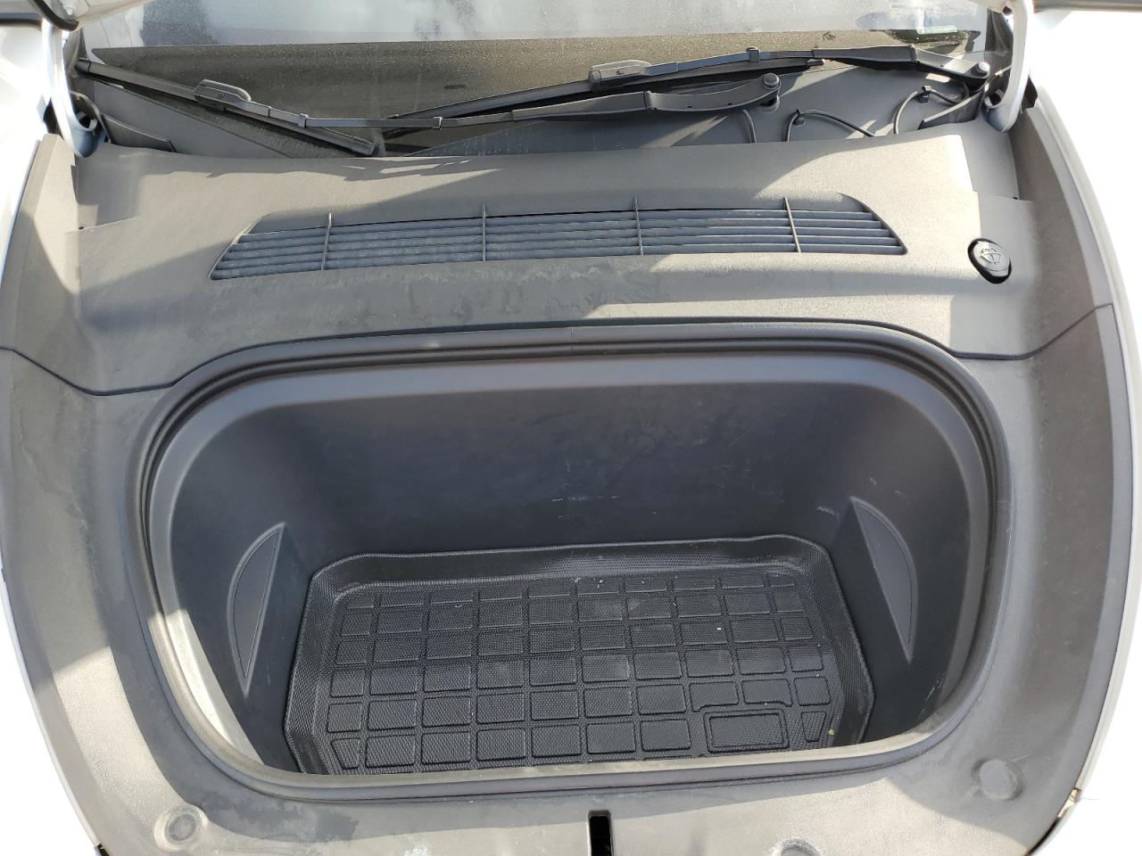 2023 Tesla Model Y VIN: 7SAYGDEE9PA098533 Lot: 82690655