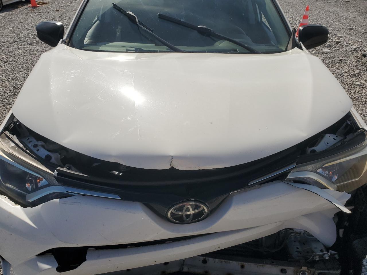 2018 Toyota Rav4 Le VIN: JTMBFREV4JJ740257 Lot: 82219645