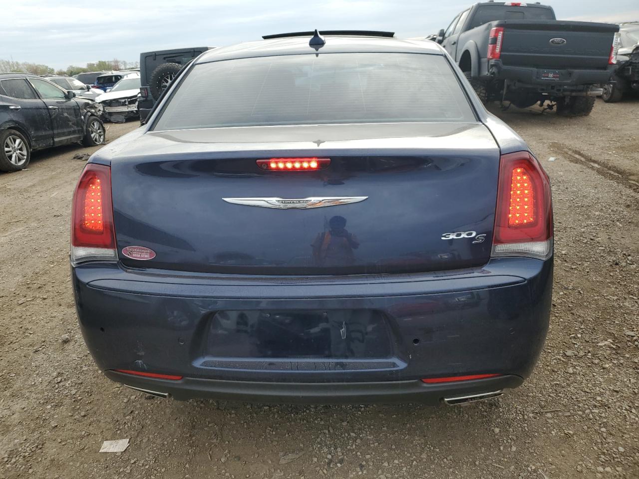 2015 Chrysler 300 S VIN: 2C3CCABG8FH832960 Lot: 82409305
