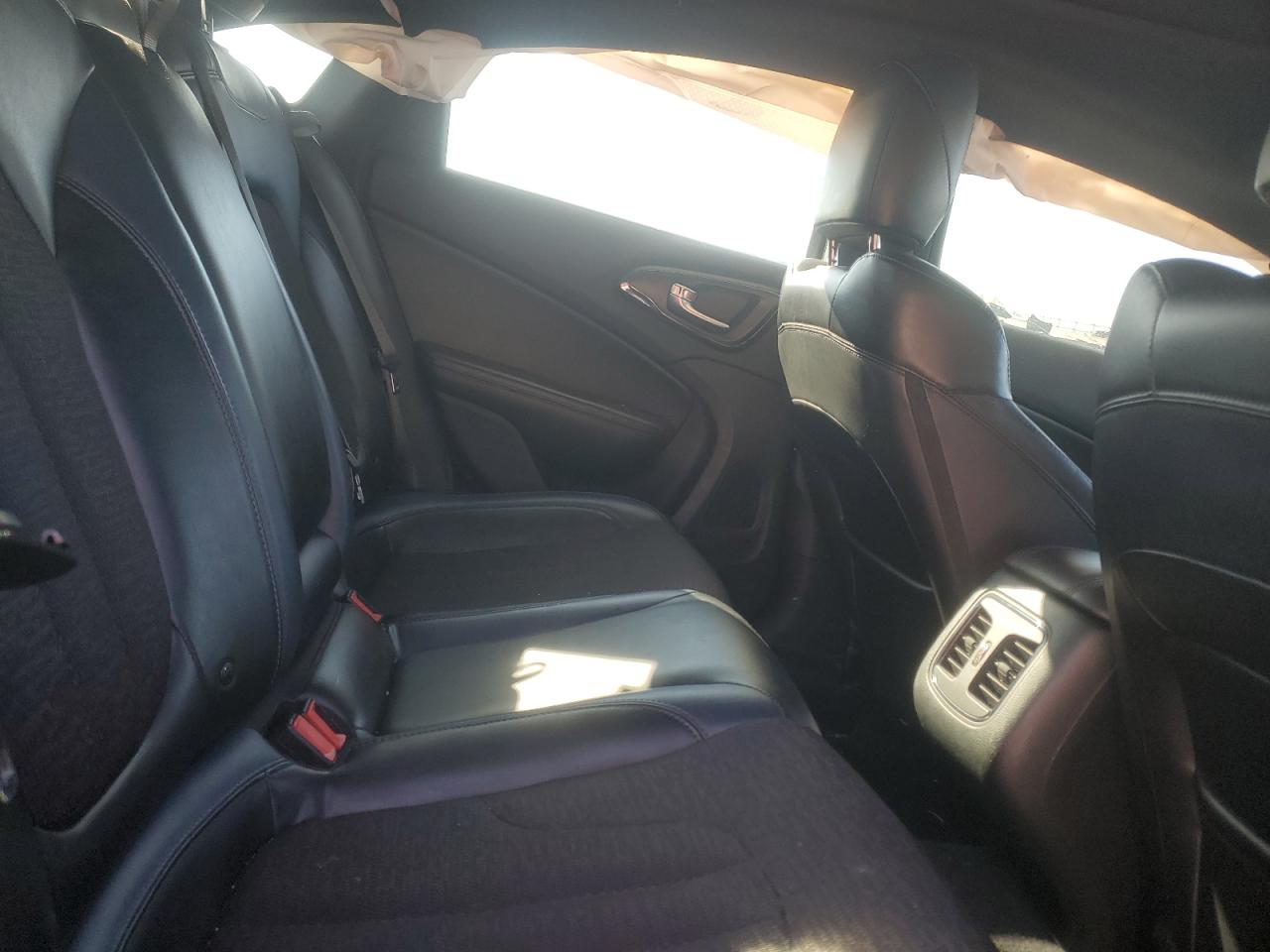 2015 Chrysler 200 S VIN: 1C3CCCBG7FN643719 Lot: 90937995