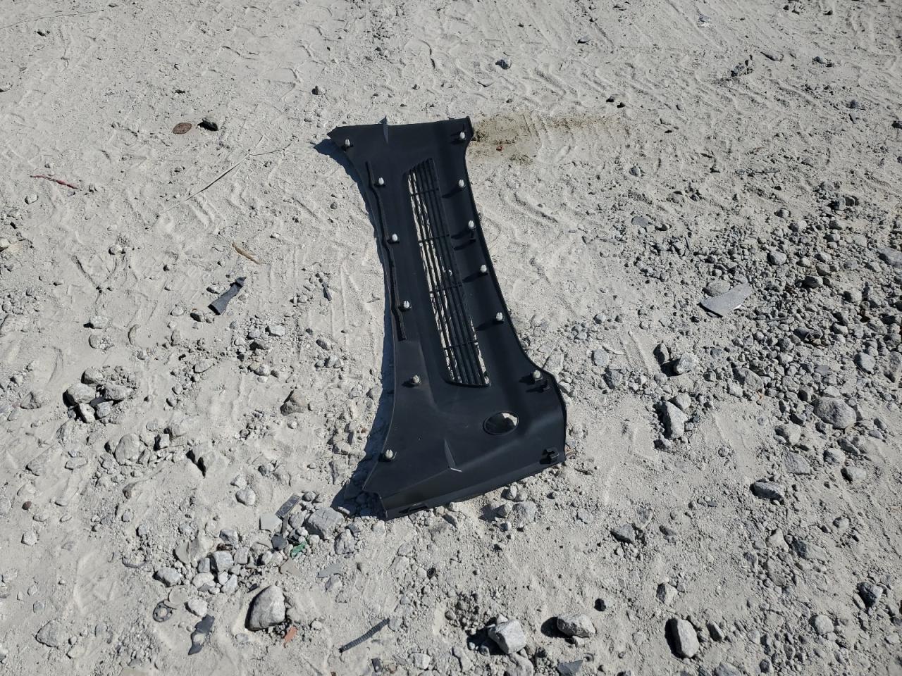 2024 Tesla Model Y VIN: 7SAYGDEE0RA270466 Lot: 81958305