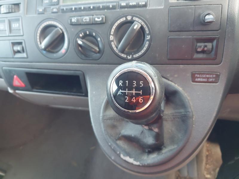 2006 VOLKSWAGEN CARAVELLE 2.5 TDI PD SE 130 5DR