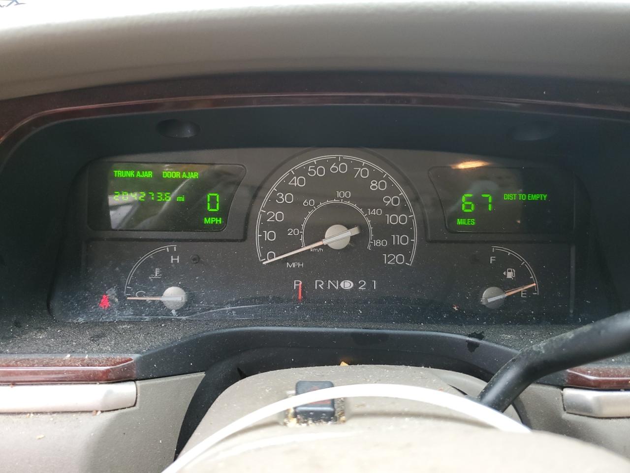 2004 Lincoln Town Car Executive VIN: 1LNHM81W64Y687299 Lot: 84981395