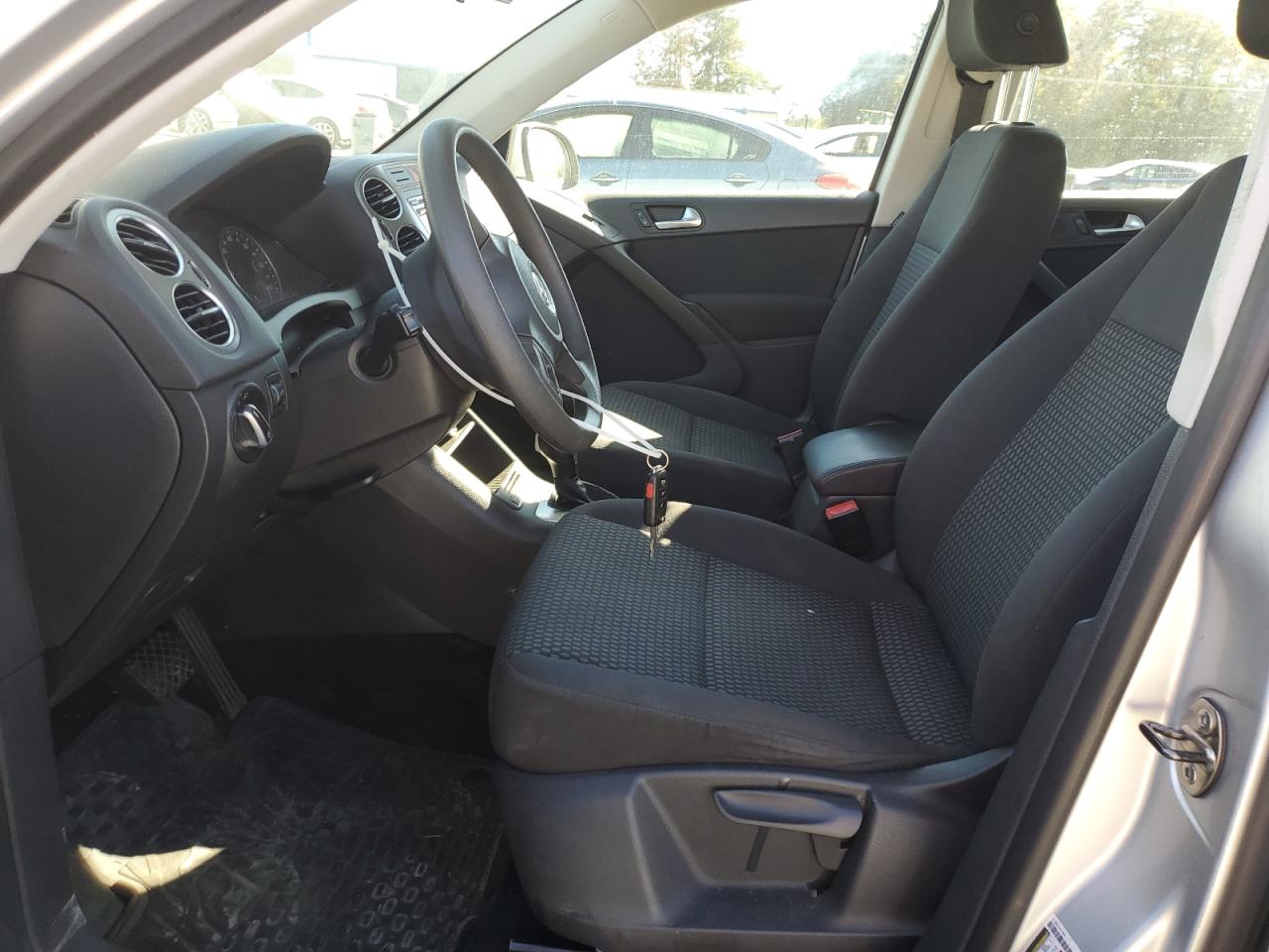 2011 Volkswagen Tiguan S VIN: WVGBV7AX2BW543263 Lot: 82472035