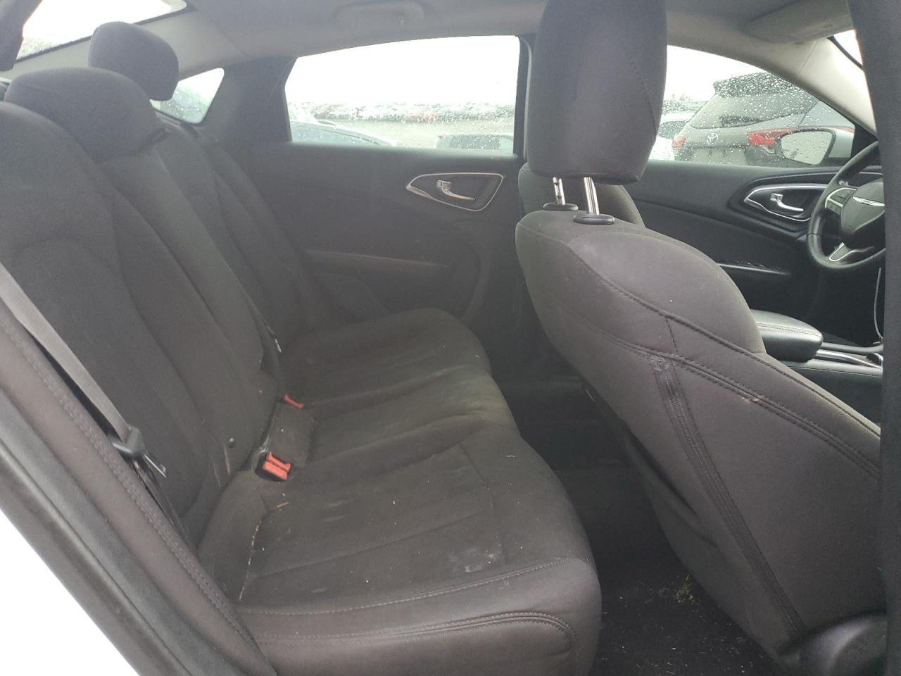 2015 Chrysler 200 Limited VIN: 1C3CCCABXFN599611 Lot: 90377655