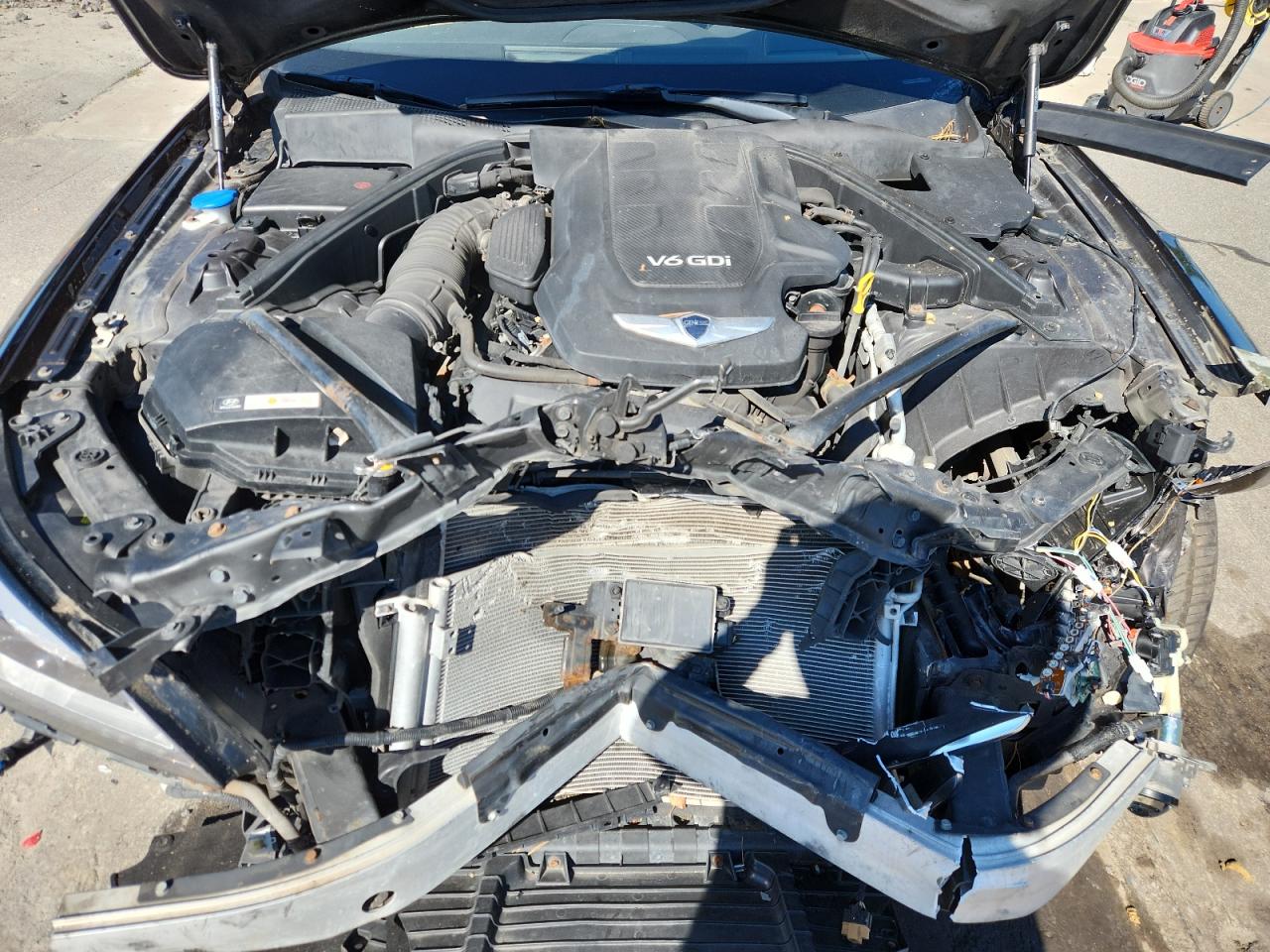 2015 Hyundai Genesis 3.8L VIN: KMHGN4JE1FU029232 Lot: 81914925