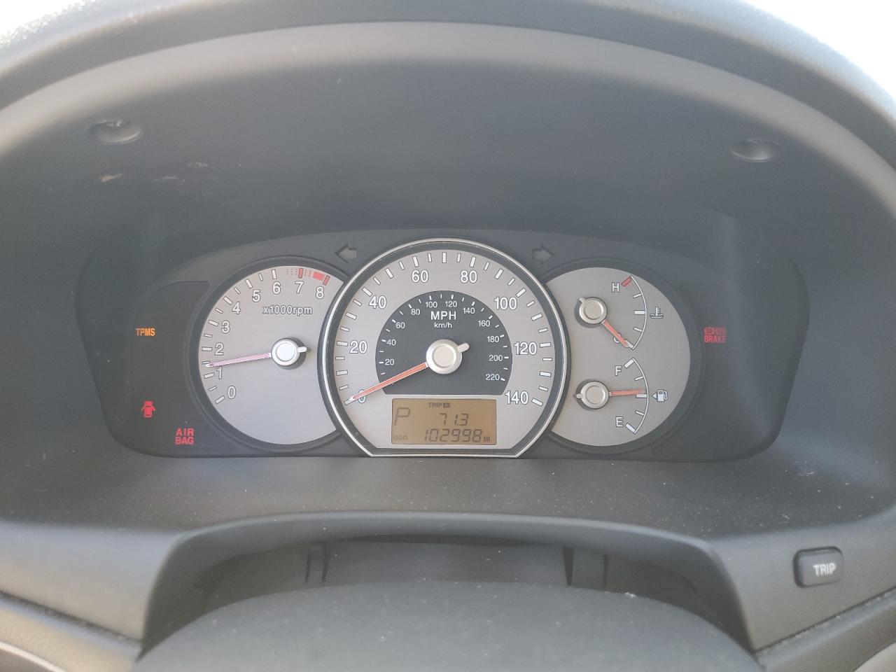 2007 Kia Rondo Base VIN: KNAFG525277029171 Lot: 87104045