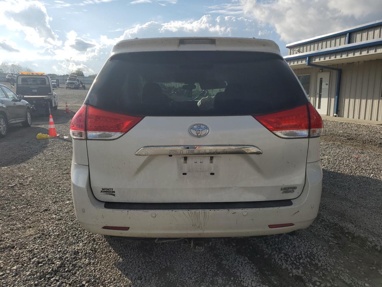 2014 Toyota Sienna Xle VIN: 5TDDK3DC4ES085866 Lot: 85858415