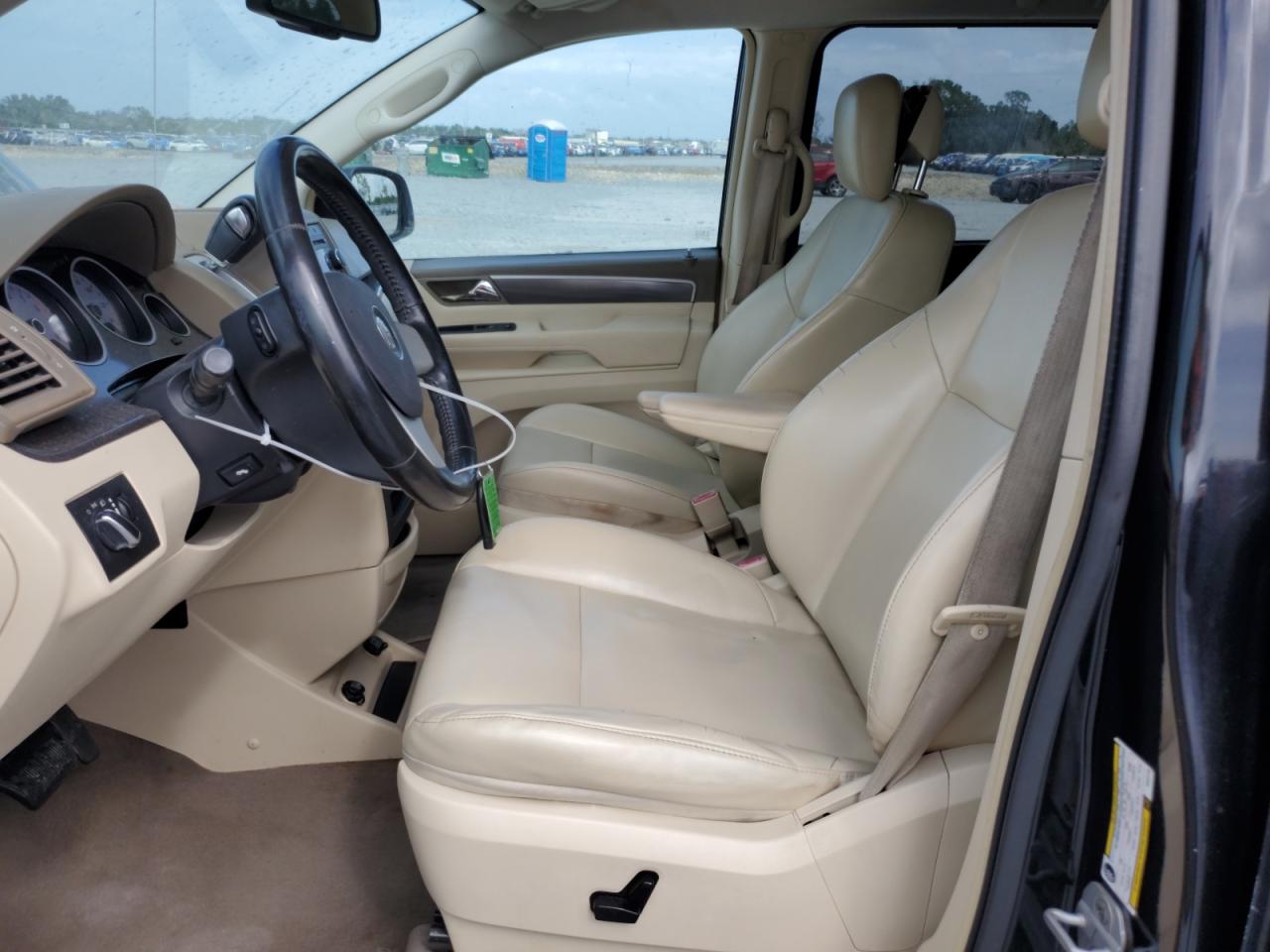 2010 Volkswagen Routan Se VIN: 2V4RW3D13AR322736 Lot: 84629865
