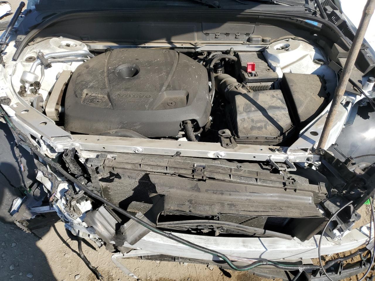 2018 Volvo Xc60 T5 Momentum VIN: YV4102RK4J1092307 Lot: 90303005