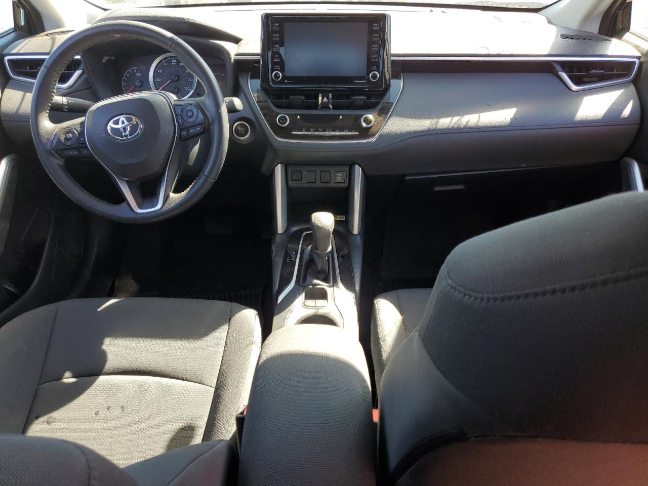 2022 Toyota Corolla Cross Le VIN: 7MUBAABG7NV031505 Lot: 81856995