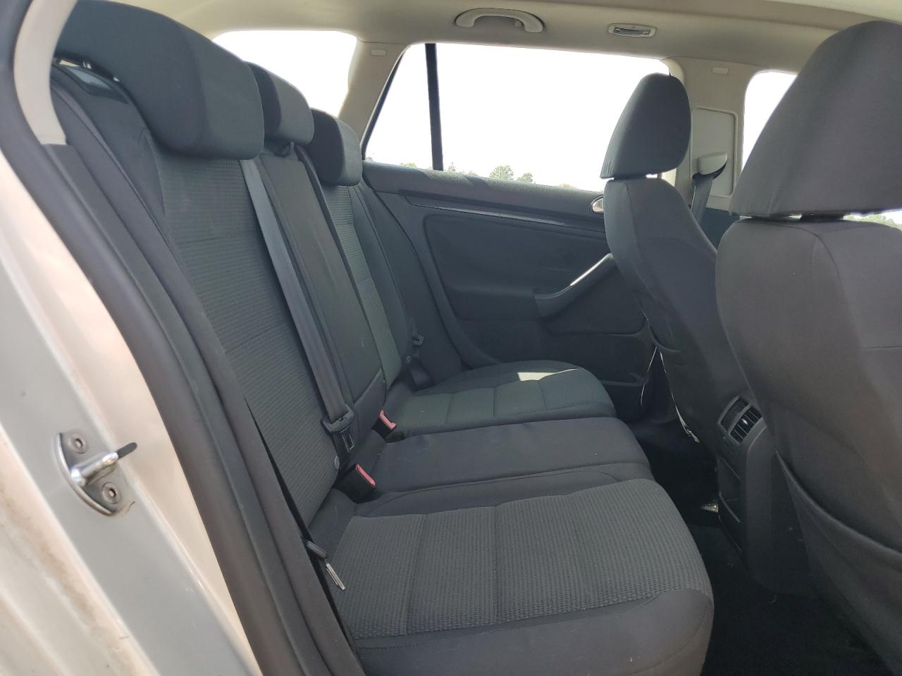 2010 Volkswagen Jetta S VIN: 3VWMZ7AJ7AM688159 Lot: 82255485