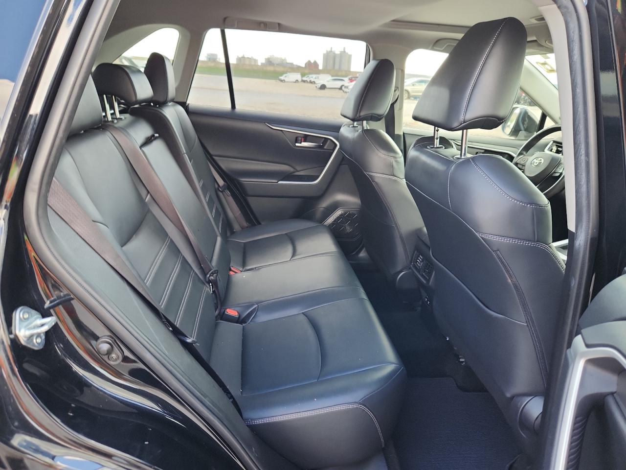 2019 Toyota Rav4 Xle Premium VIN: JTMC1RFV5KD006437 Lot: 85689995