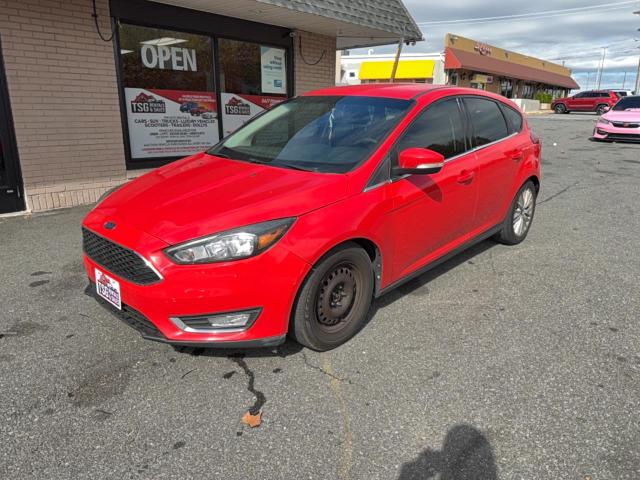 Хэтчбеки FORD FOCUS 2016 Красный