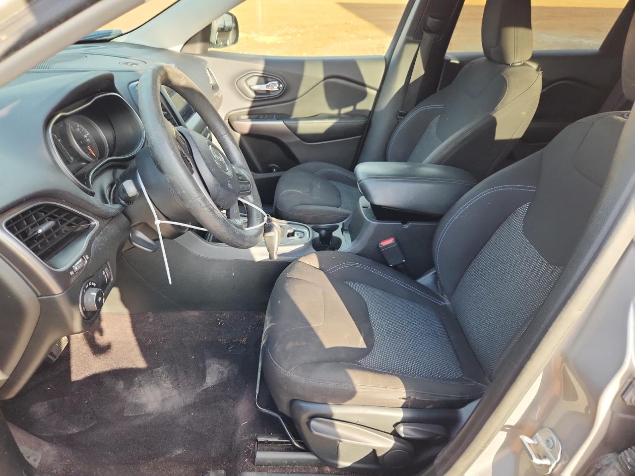 2019 Jeep Cherokee Latitude VIN: 1C4PJLCB8KD221612 Lot: 82240535